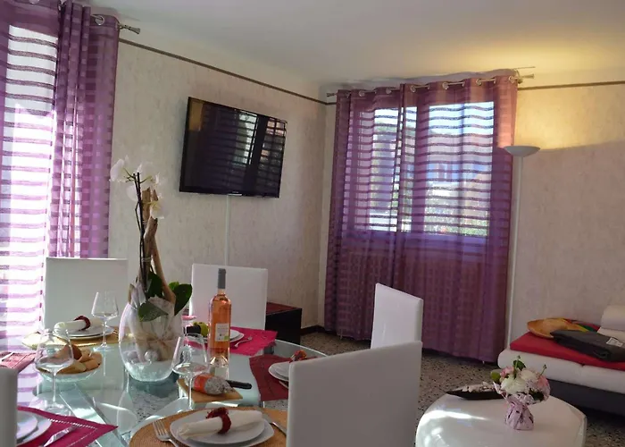 Maison 4 Pieces Avec Terrasse, Climatisation Et Parking - Proche A - Fr-1-226a-48 Feriehus